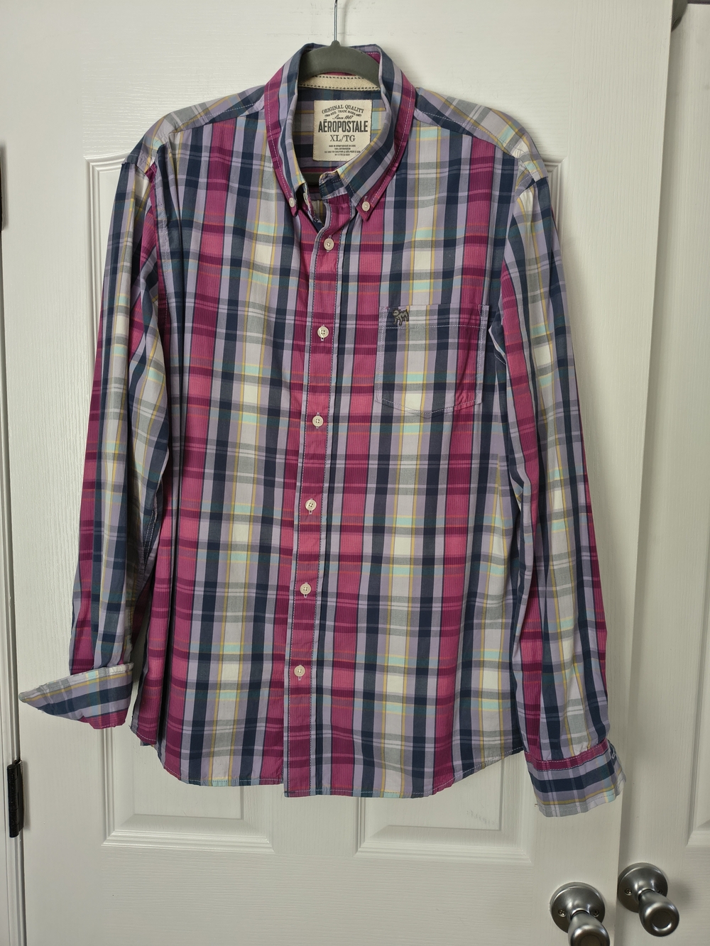 Aeropostale Men’s Pink & Blue Plaid Button-Down Shirt